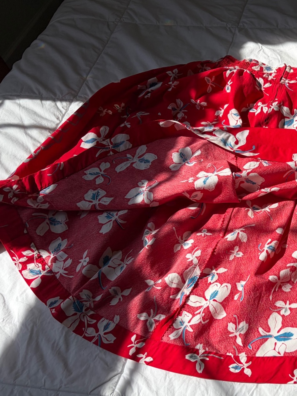 1950s-60s Hawaiian Cotton Skirt with Smocked Waist & Side Seam Pocket - Picture 8 of 15